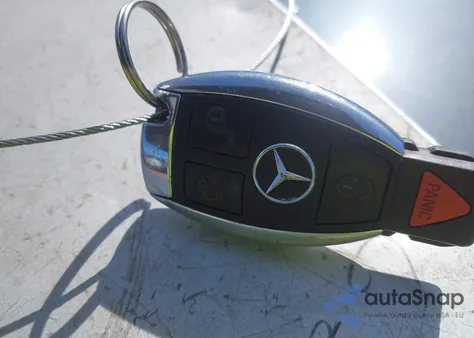 2011 Mercedes-Benz E 350 4Matic z USA, uszkodzony, nr VIN WDDHF8HB9BA439948